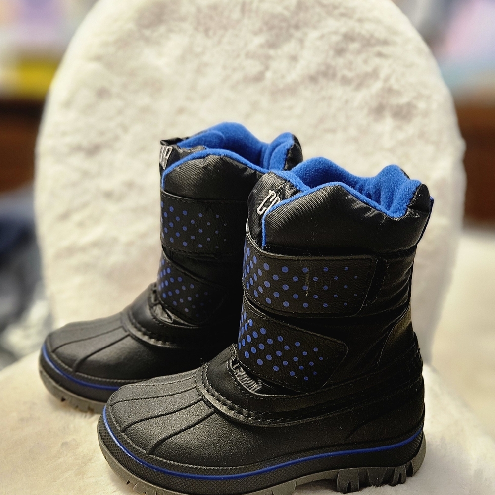 BNIB Cougar BUMP BLACK Boots Size: 7US Toddler